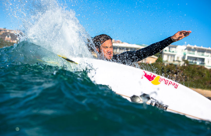 Jordy throws it onto his rail